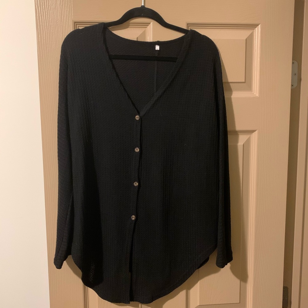 🎉🎉 EUC L/S black waffle knit v-neck.